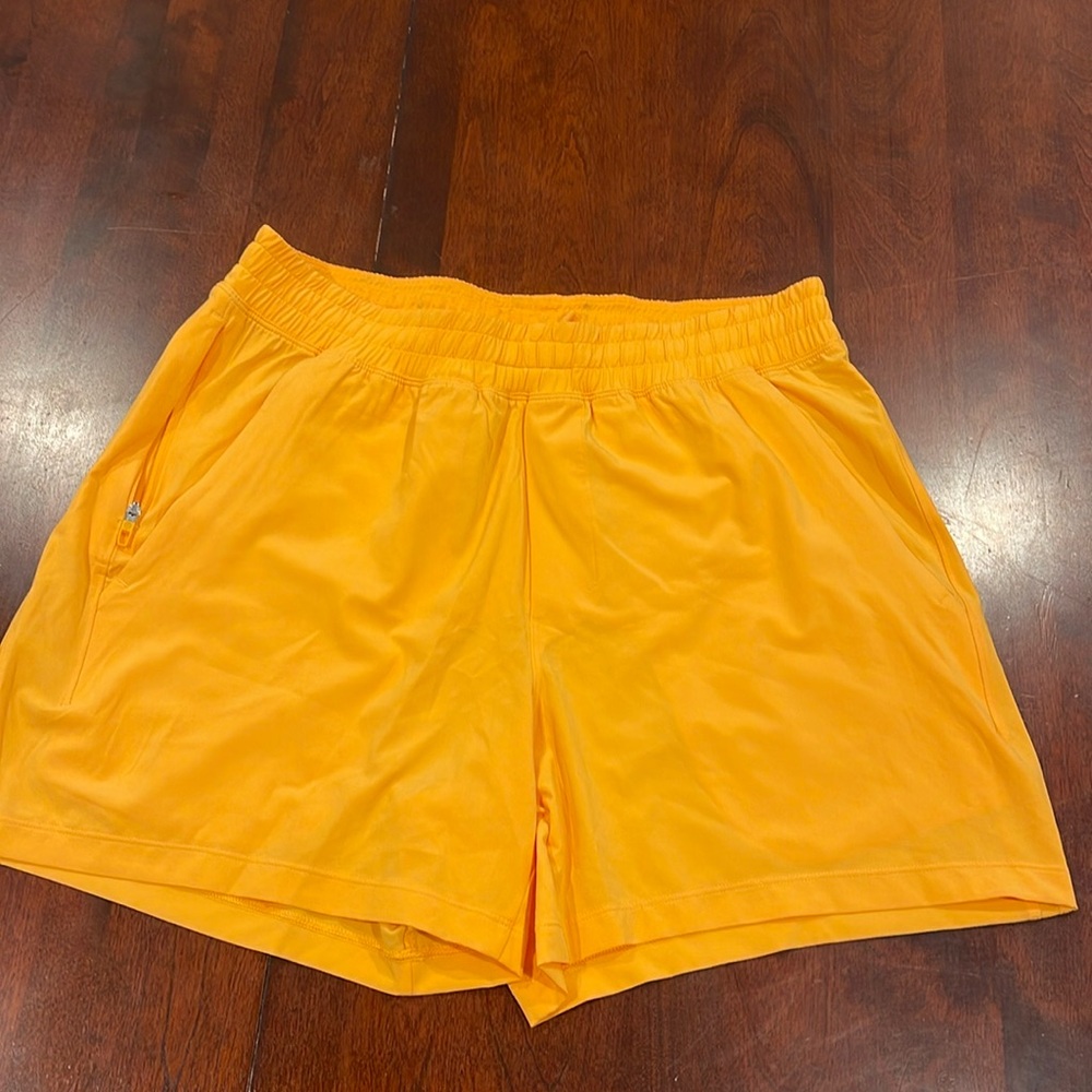 B1254 Tangerine Orange Lululemon Shorts